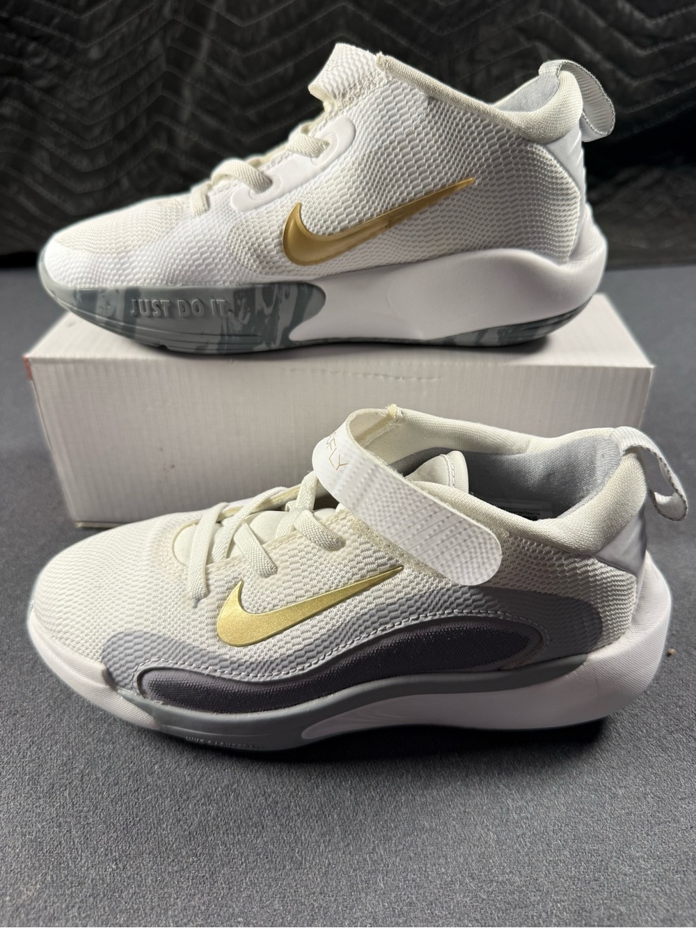 NIKE IsoFly Stretch Lace Basketball Shoes Youth 13C